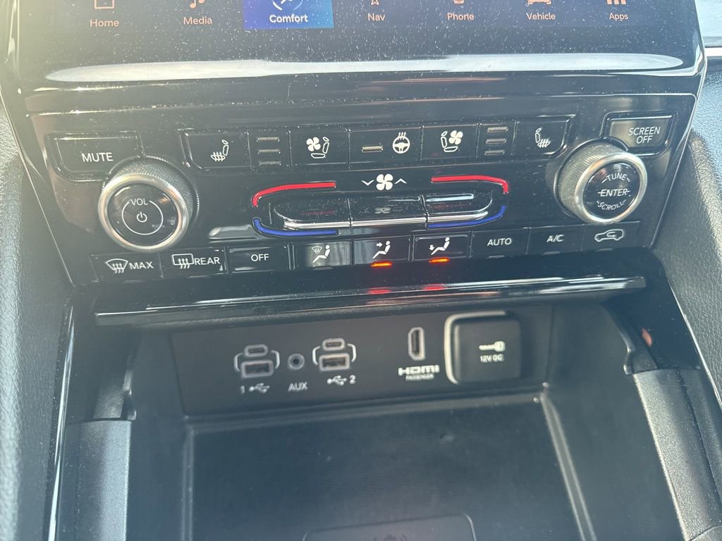 Used 2023 Jeep Grand Cherokee Overland w/ Luxury Tech Group IV AWD/4WD image 16