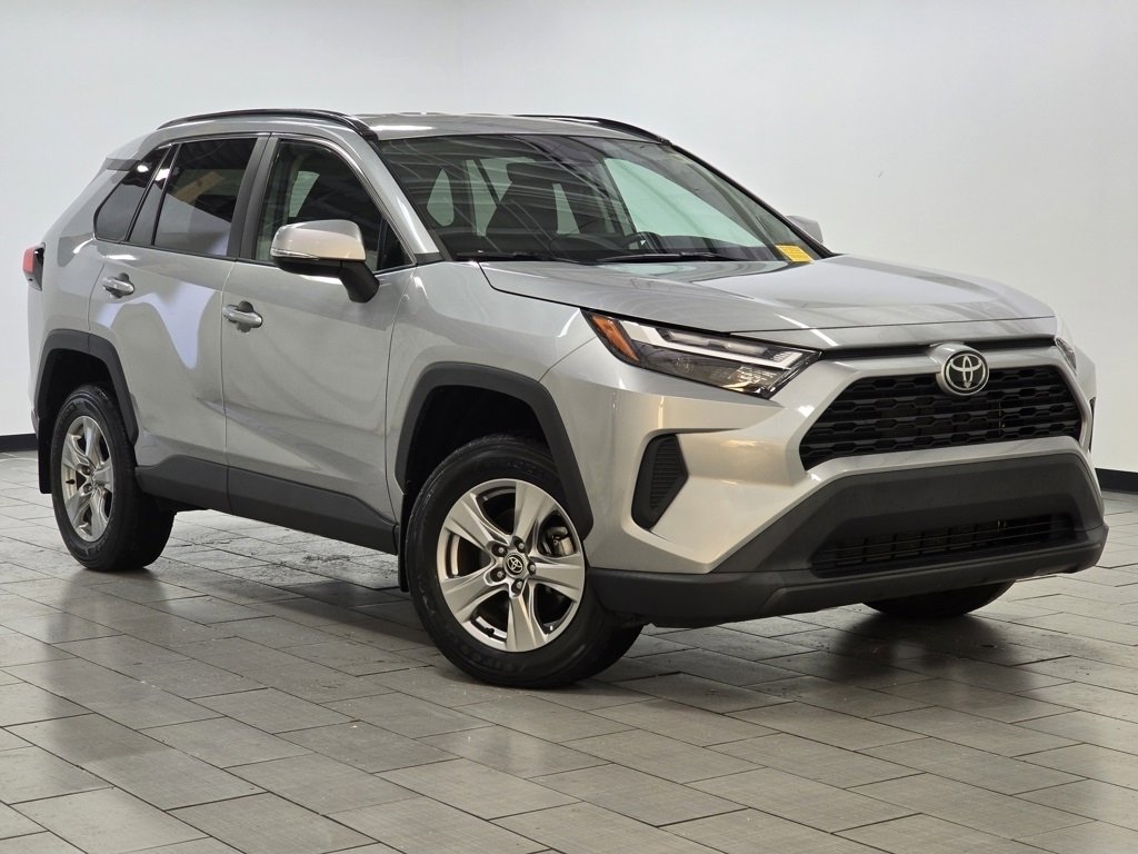 Used 2022 Toyota RAV4 XLE image 2