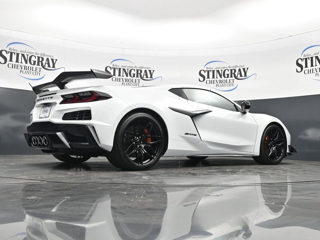 Used 2025 Chevrolet Corvette Z06 w/ Stealth Interior Trim Package RWD image 32