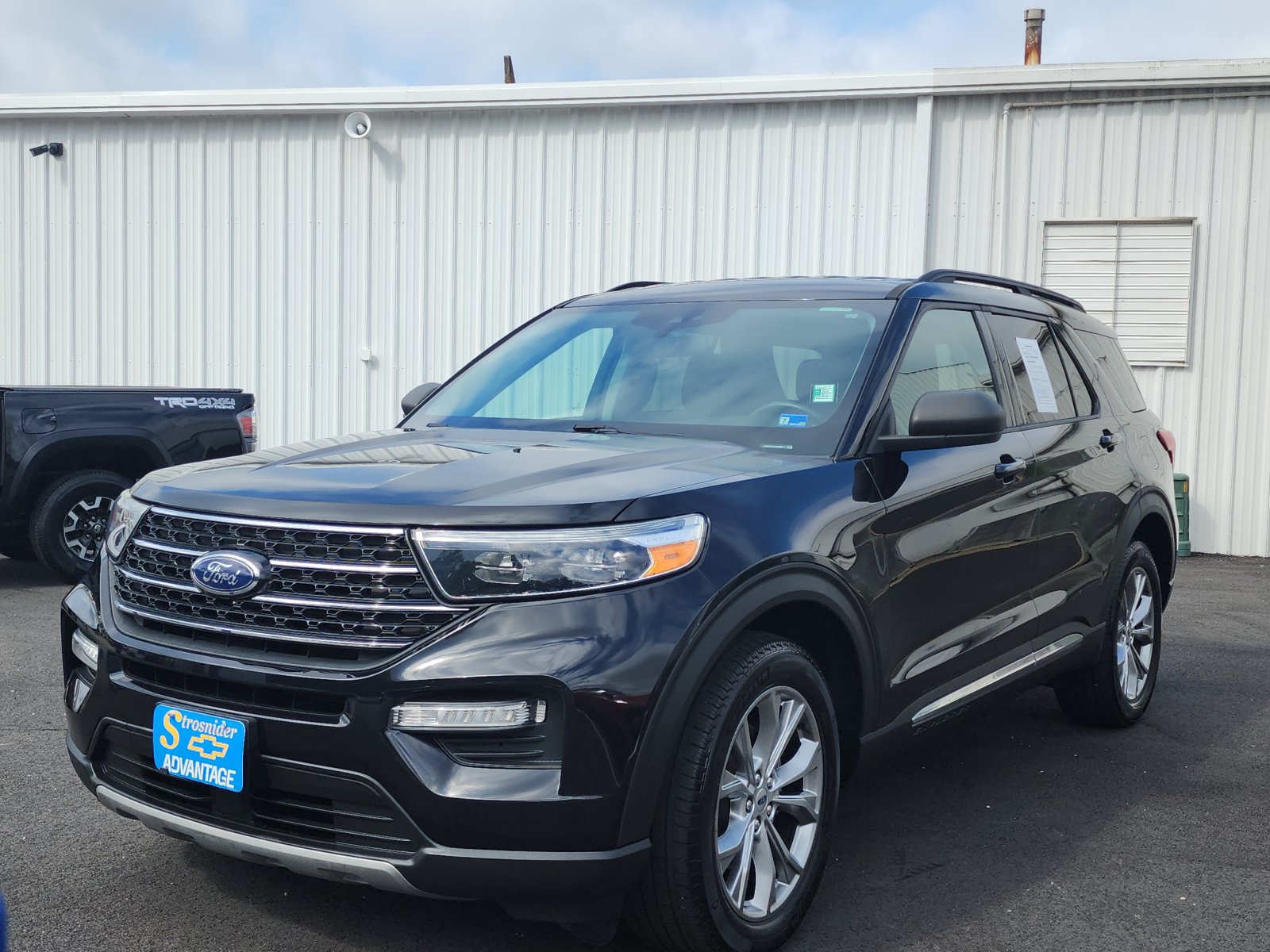 Used 2021 Ford Explorer XLT w/ Equipment Group 202A AWD/4WD video 1