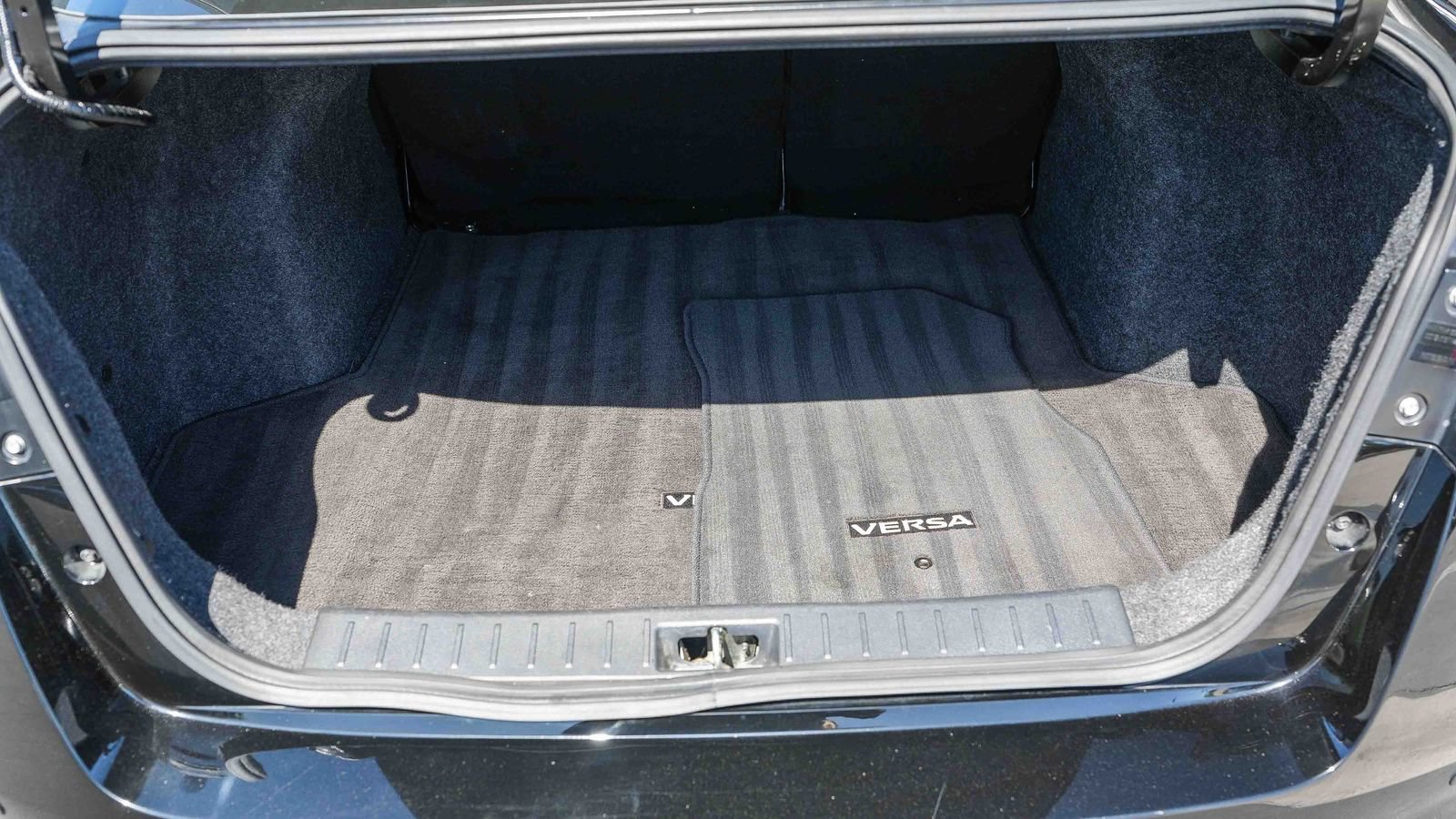 Used 2024 Nissan Versa SV FWD image 25