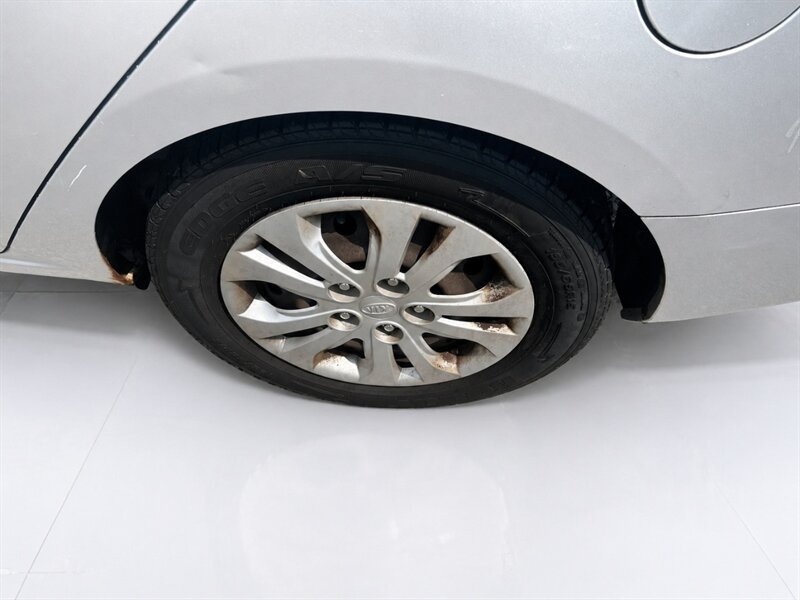 Used 2010 Kia Forte EX FWD image 27
