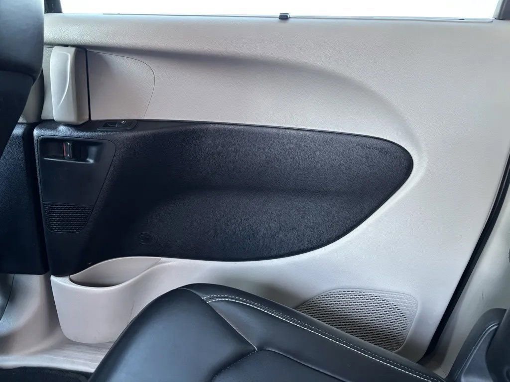 Used 2023 Chrysler Pacifica Touring-L image 20