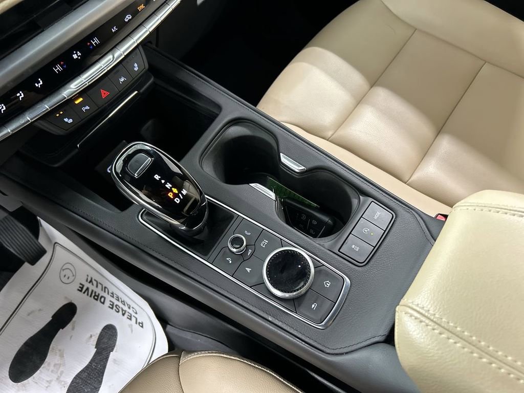 Used 2024 Cadillac XT4 Luxury w/ Cold Weather Package image 17