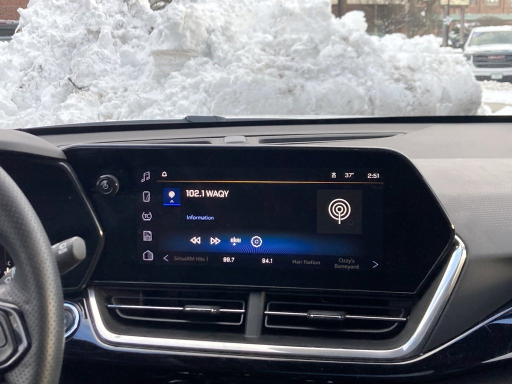 Used 2025 Chevrolet Trax RS w/ Sunroof Package image 18