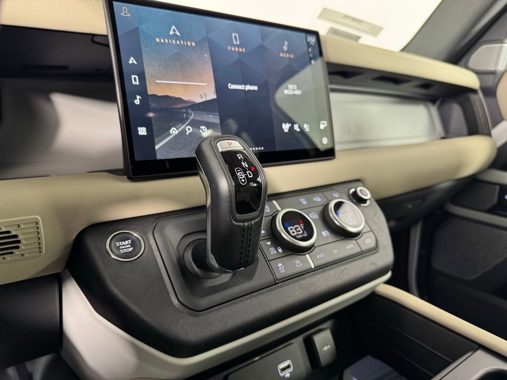 Used 2024 Land Rover Defender 130 S image 24