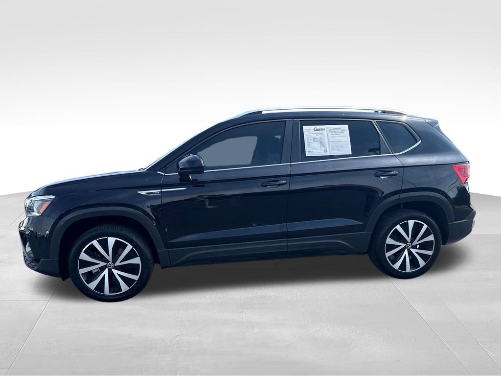 Used 2022 Volkswagen Taos SE FWD image 3