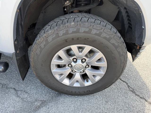 Used 2017 Toyota Tacoma SR5 AWD/4WD image 10