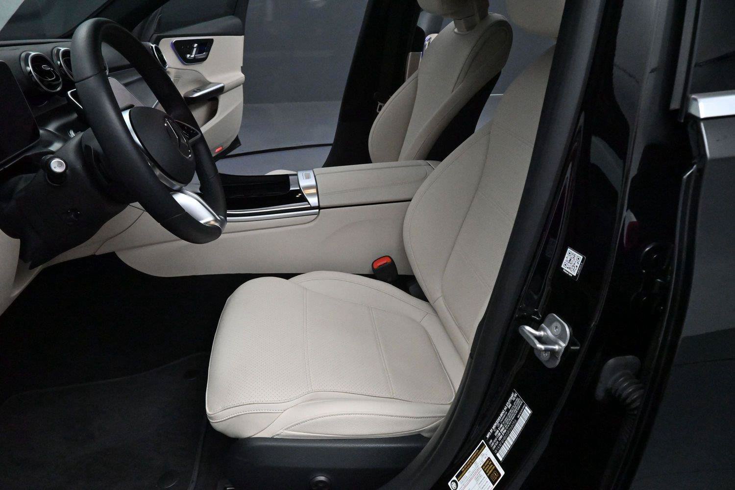 Used 2025 Mercedes-Benz C 300 4MATIC Sedan image 14
