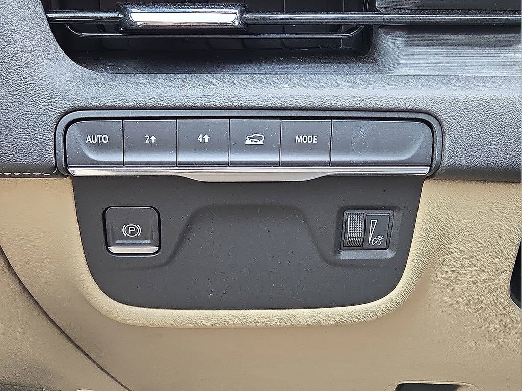 Used 2021 Cadillac Escalade Premium Luxury image 25