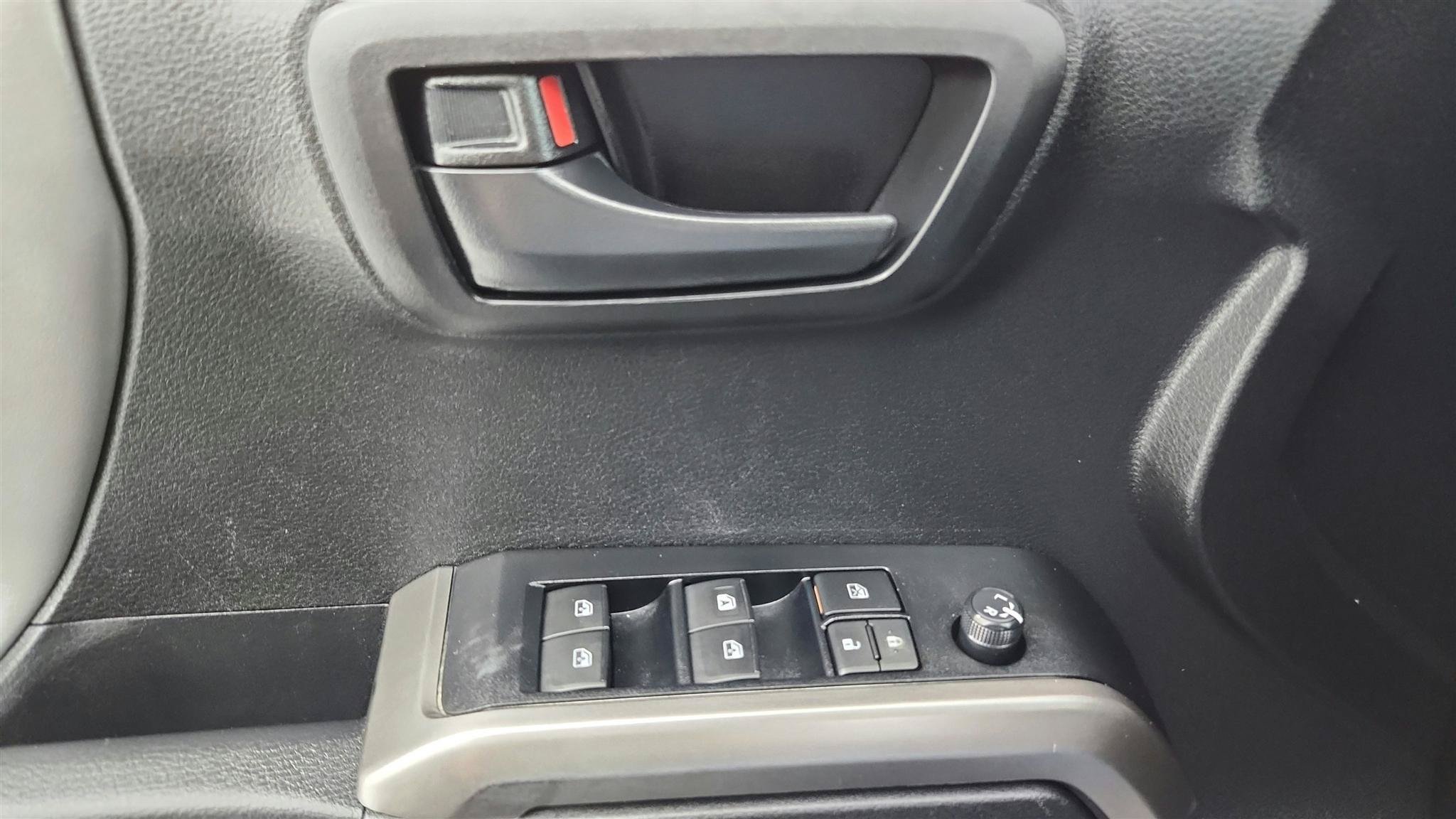 Used 2022 Toyota Tacoma SR5 AWD/4WD image 40