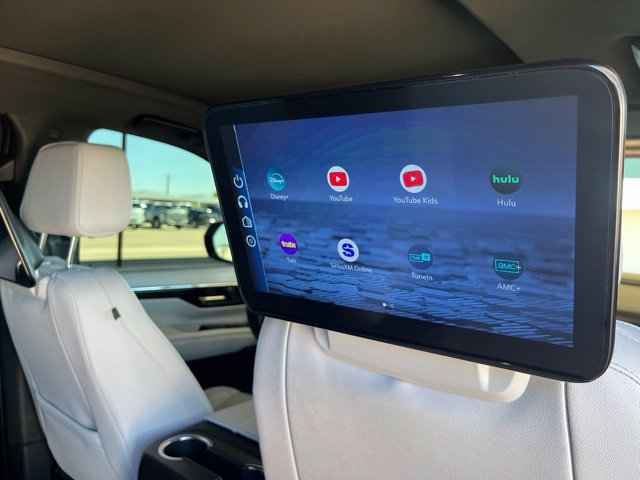 Used 2025 Chevrolet Suburban Premier AWD/4WD image 13
