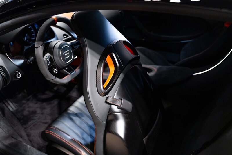 Used 2022 Bugatti Chiron Super Sport AWD/4WD image 31