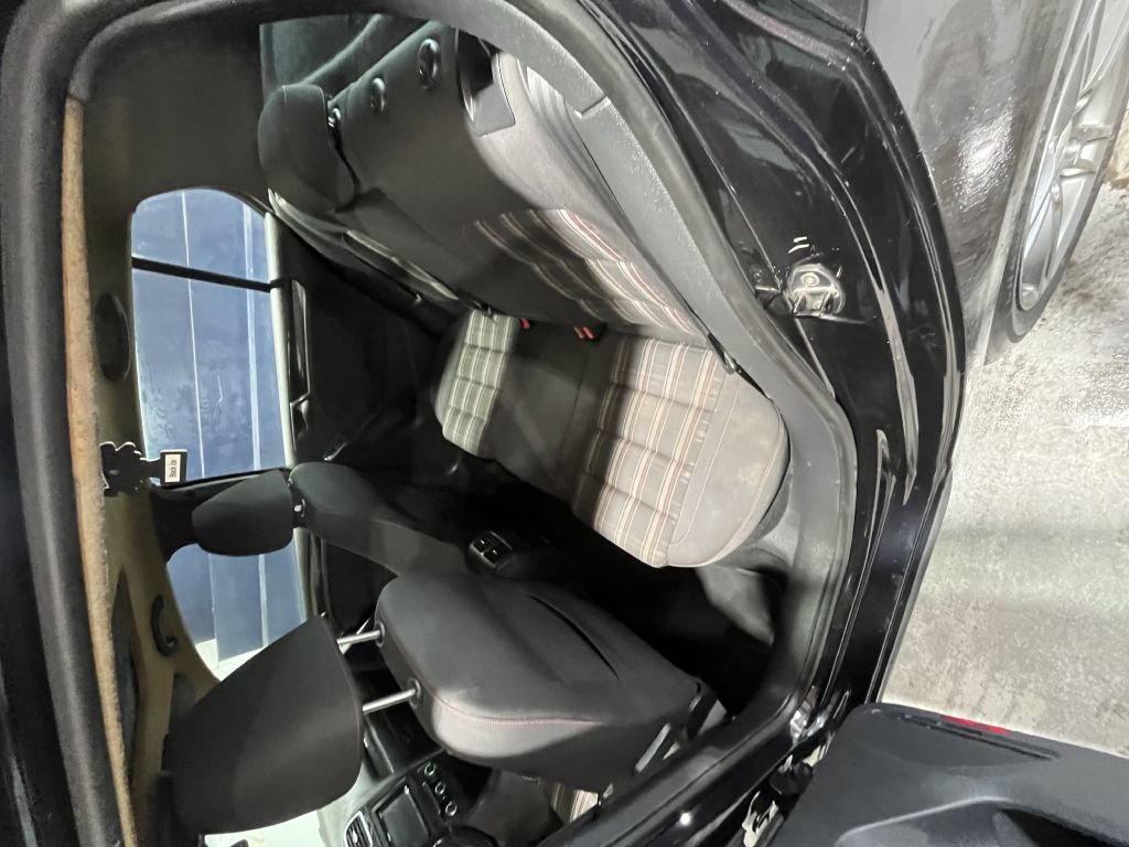 Used 2010 Volkswagen GTI 4-Door image 9