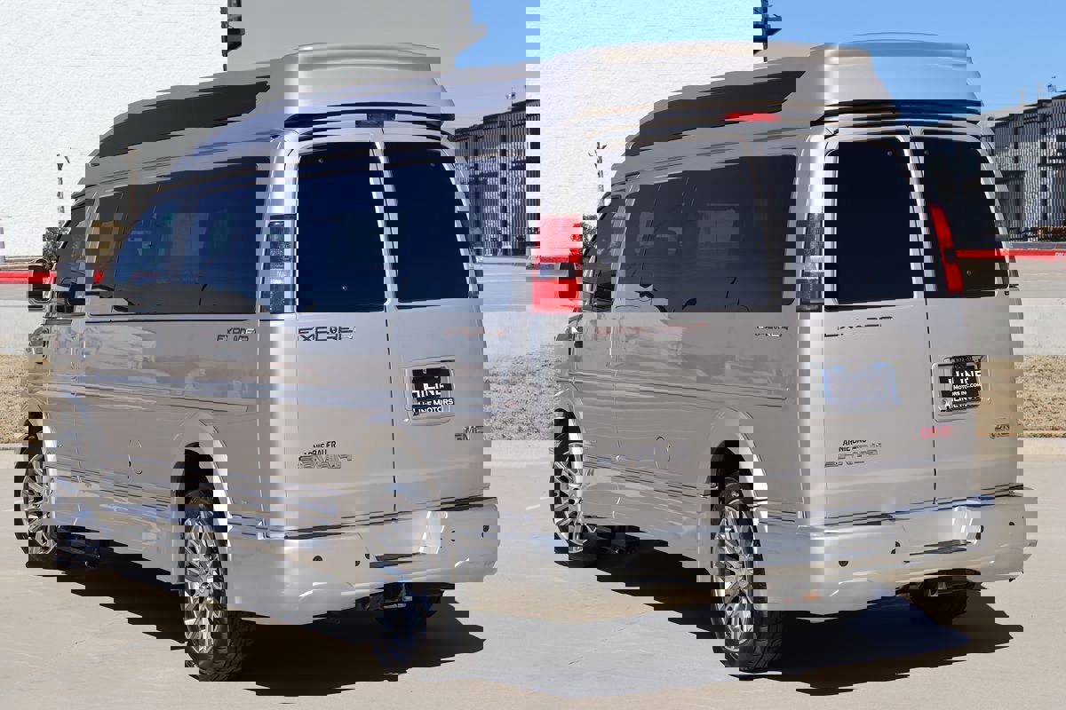 Used 2020 GMC Savana 2500 Extended w/ Enhanced Convenience Package image 8