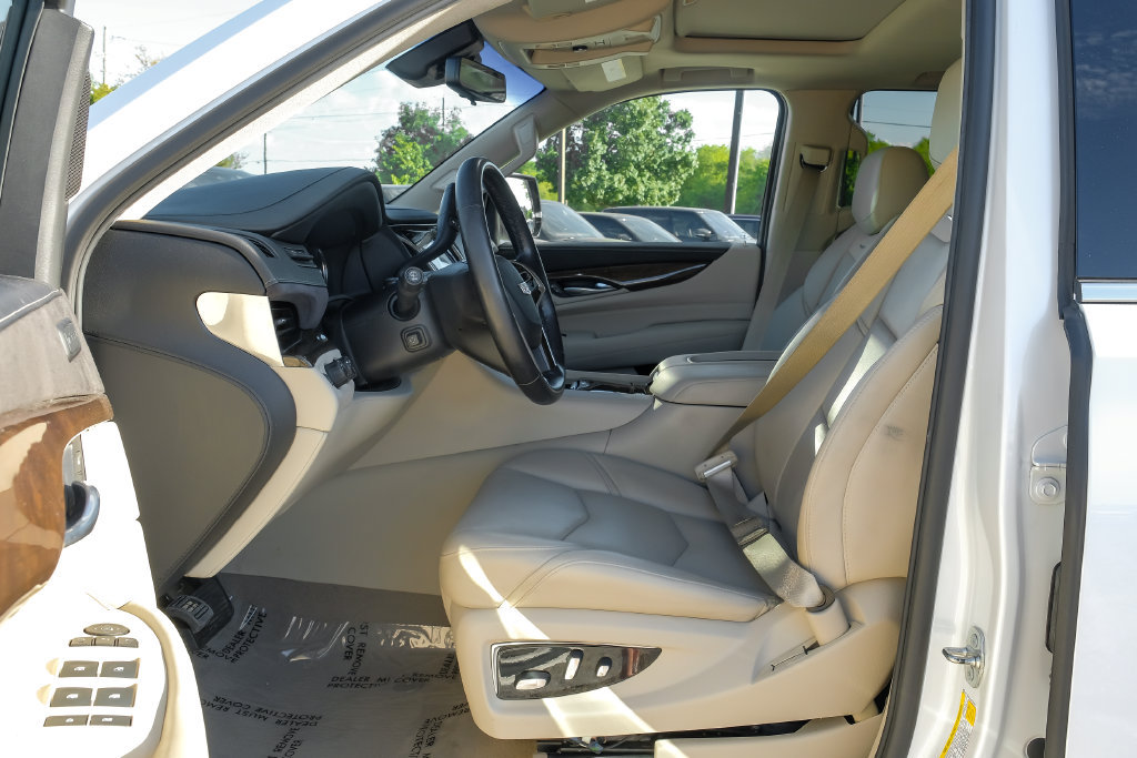 Used 2018 Cadillac Escalade Luxury AWD/4WD image 30