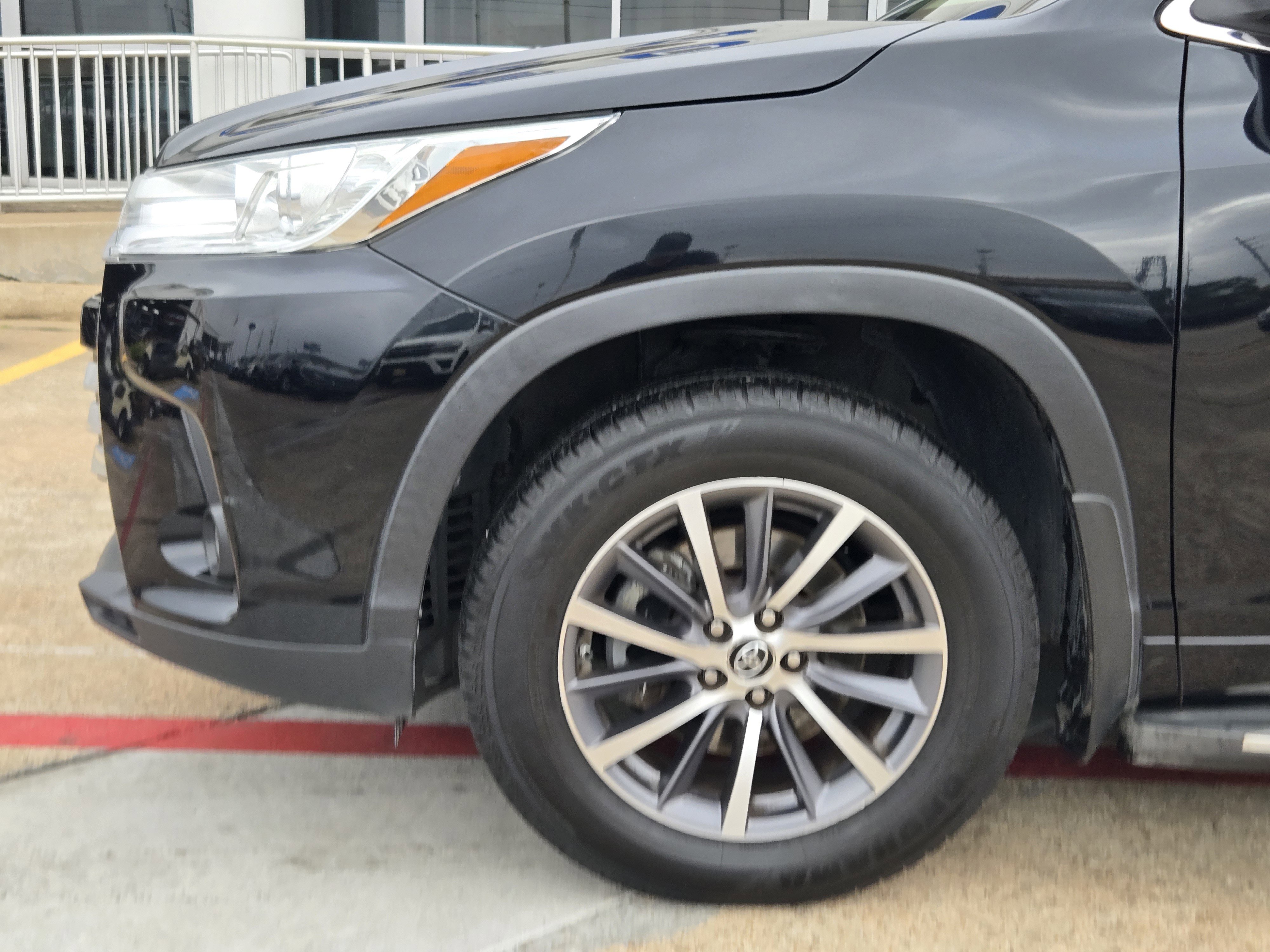 Used 2018 Toyota Highlander XLE image 5