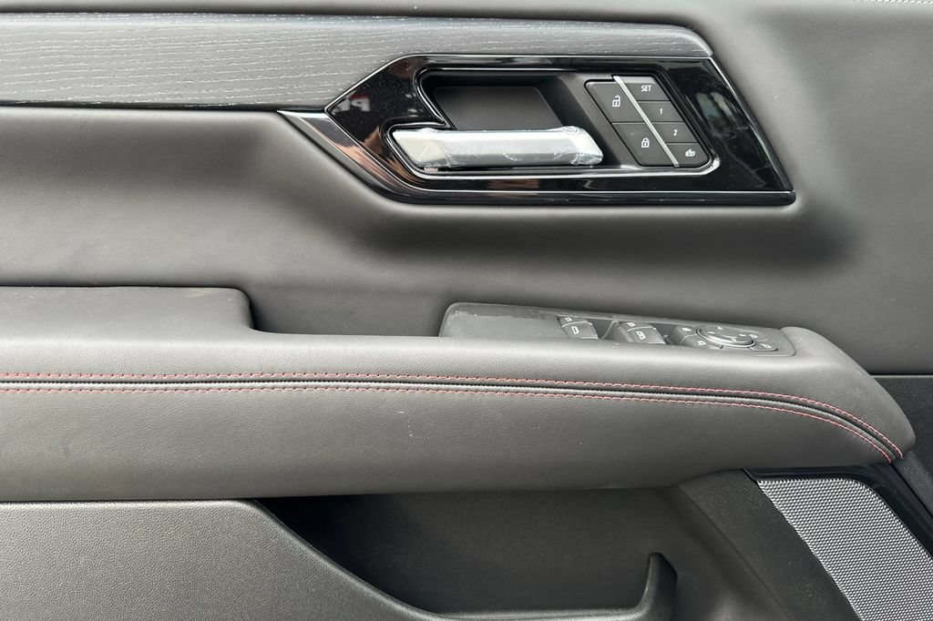 New 2026 GMC Yukon XL AT4 Ultimate AWD/4WD image 11