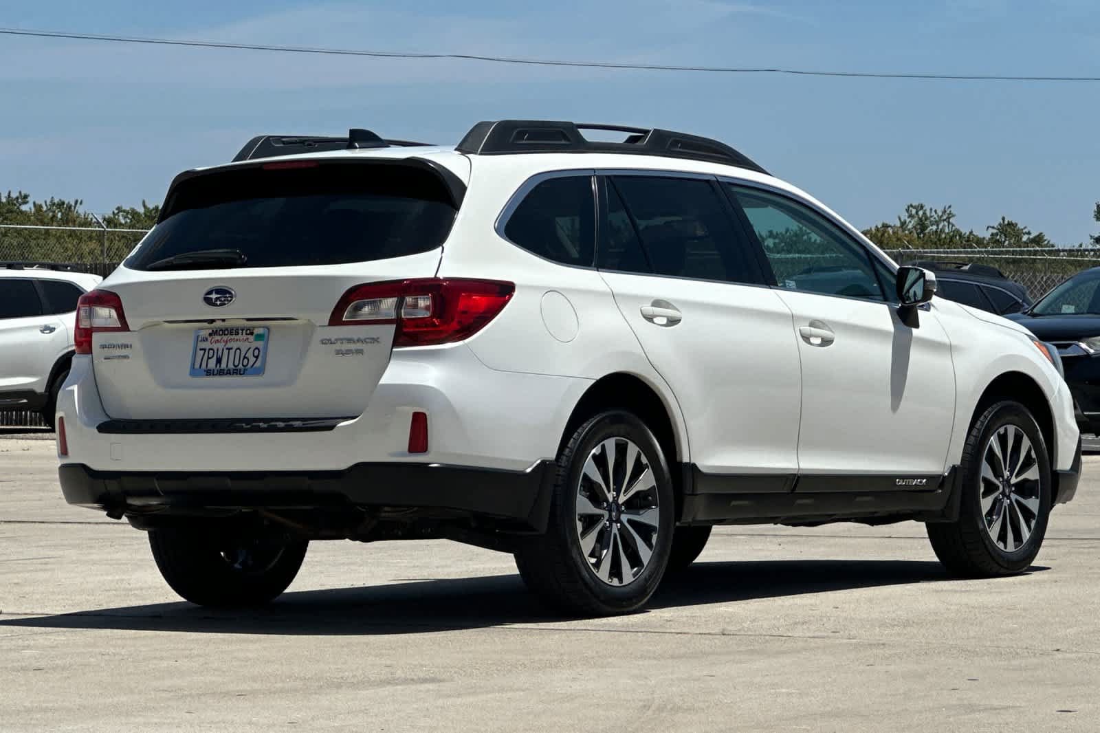 Used 2016 Subaru Outback 3.6R Limited AWD/4WD image 3