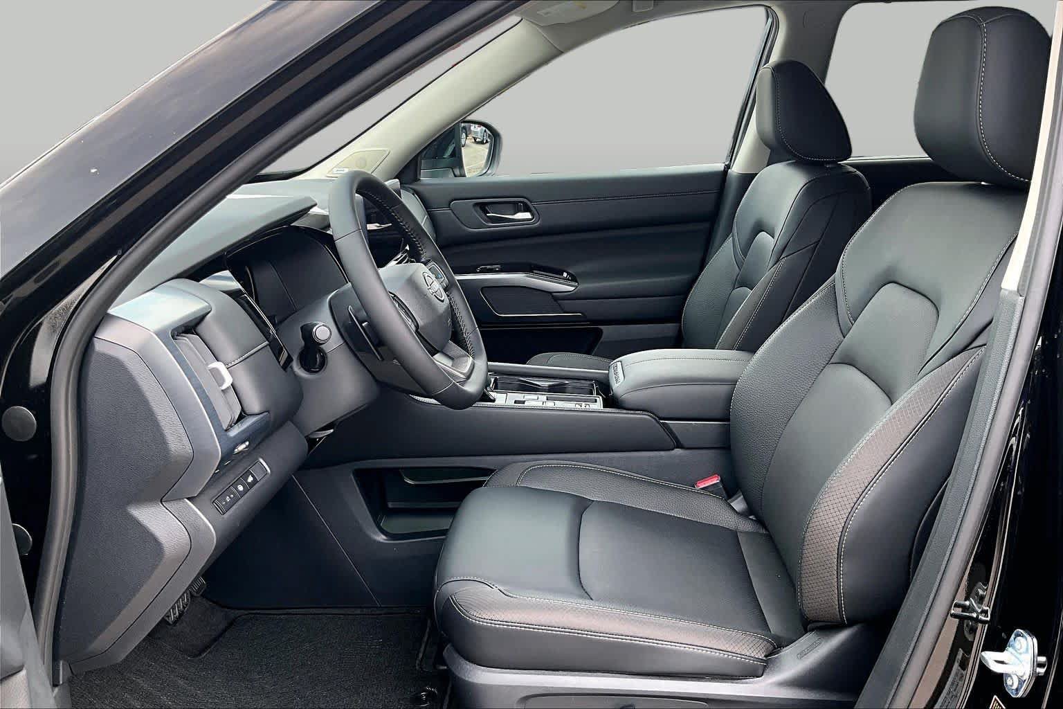 New 2026 Nissan Pathfinder SL FWD image 9