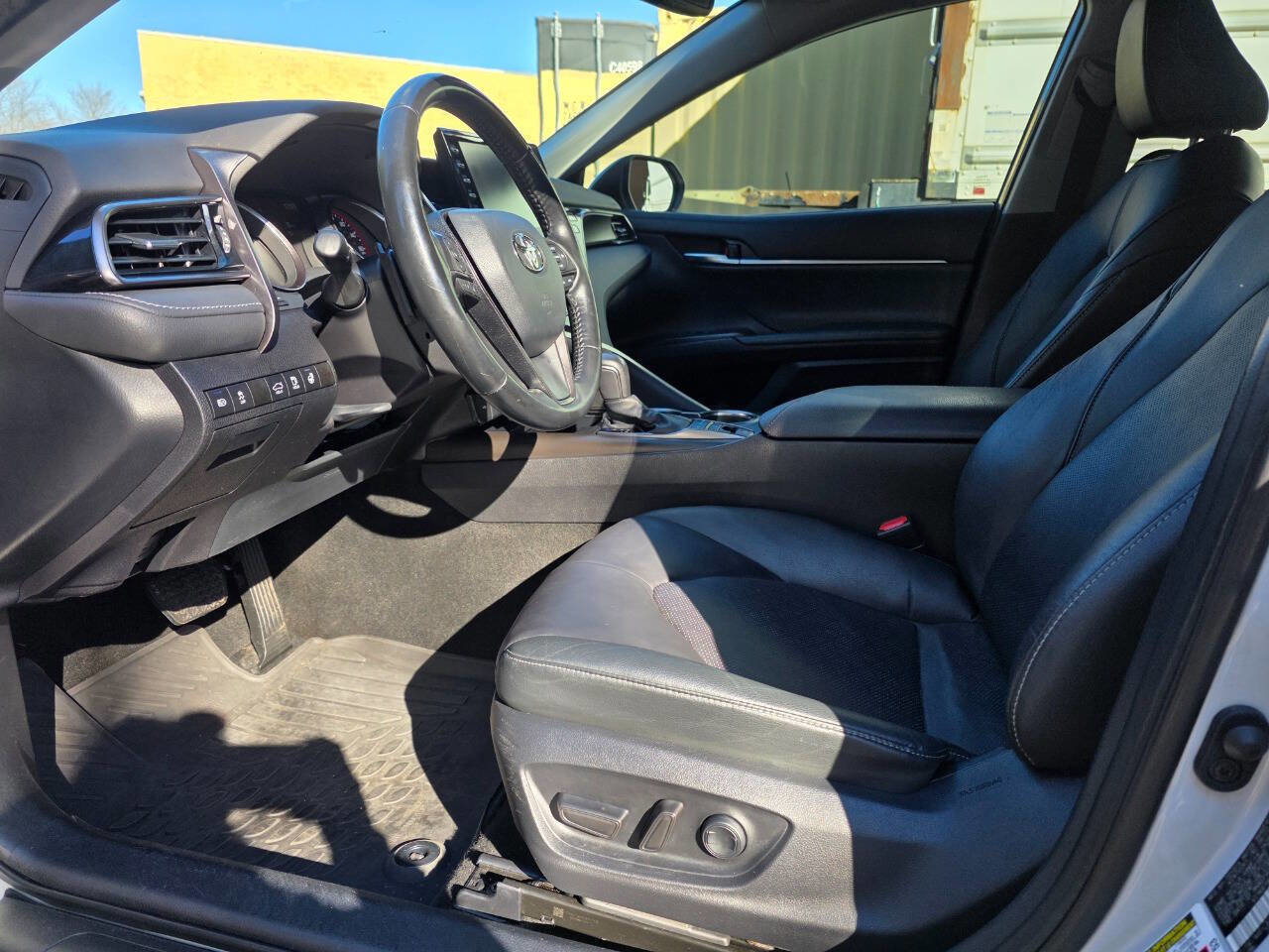 Used 2022 Toyota Camry XSE image 11