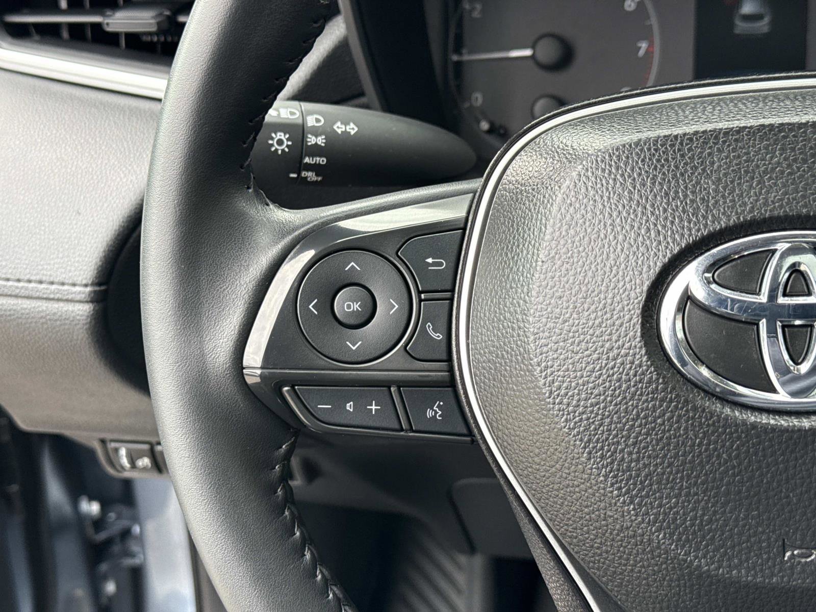 Used 2025 Toyota Corolla Cross LE w/ Moonroof Package image 11