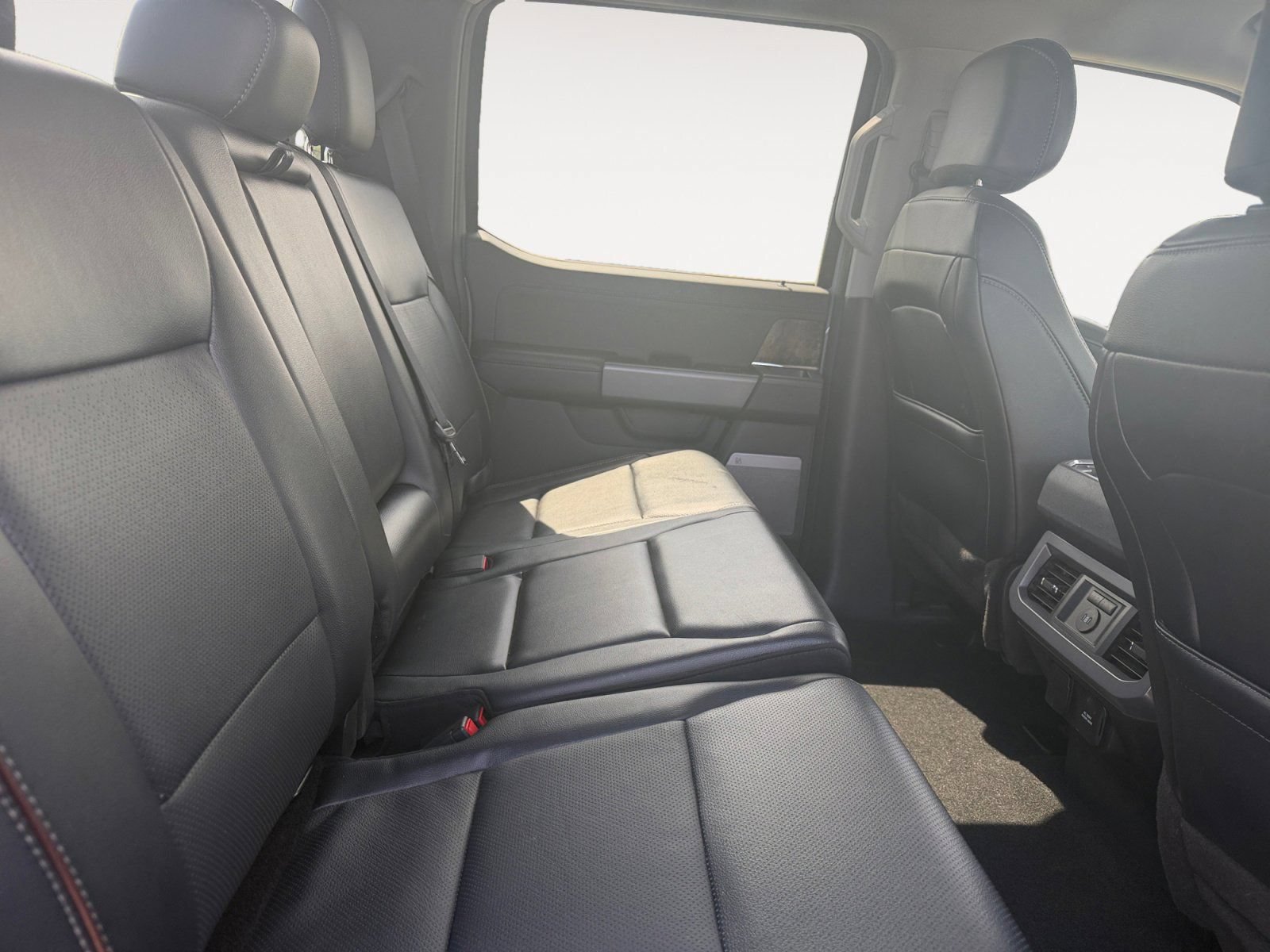 Used 2024 Ford F250 Lariat w/ Lariat Ultimate Package AWD/4WD image 13