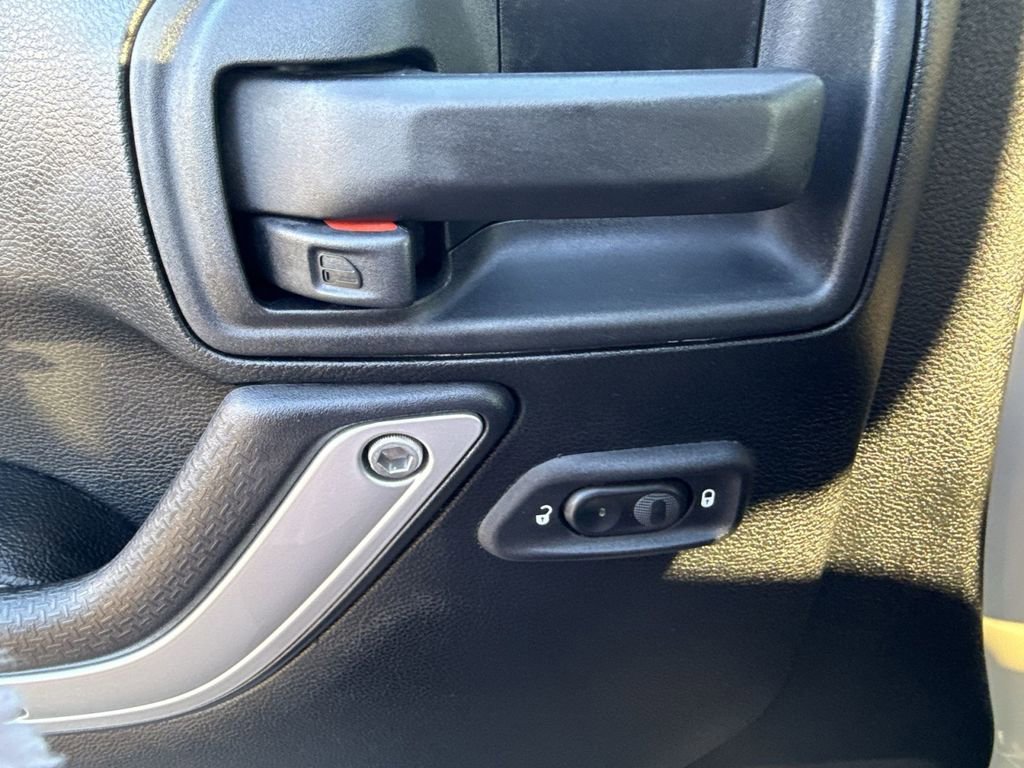 Used 2016 Jeep Wrangler Unlimited Rubicon image 15