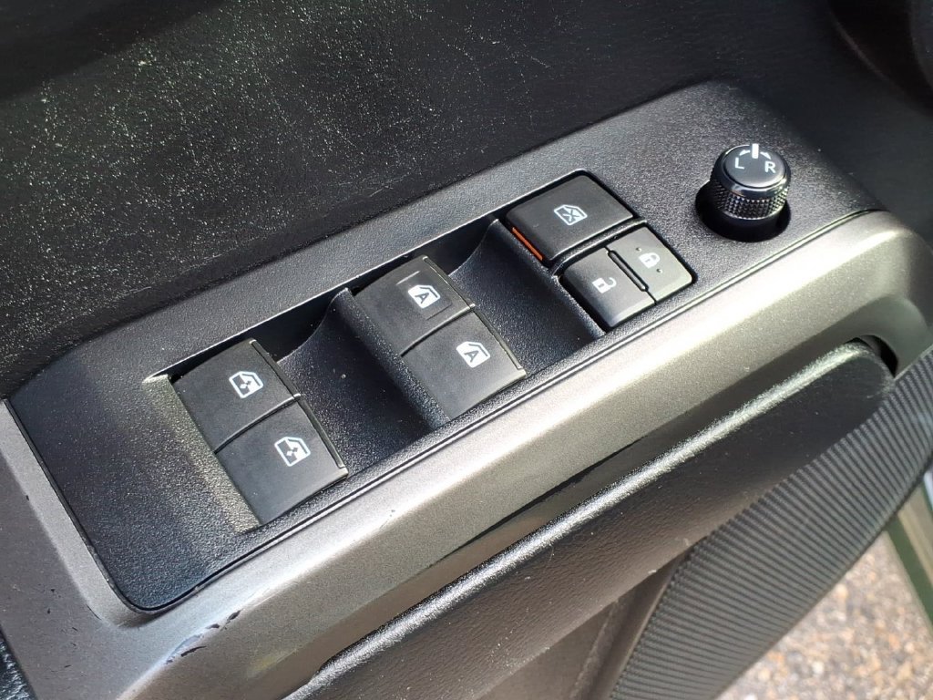 Used 2021 Toyota Tacoma TRD Off-Road w/ TRD Premium Off Road Package AWD/4WD image 19
