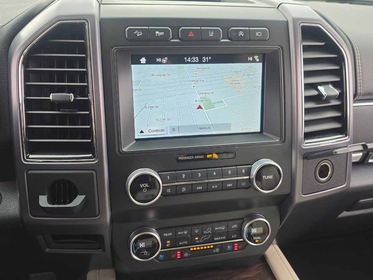 Used 2019 Ford Expedition Platinum image 3