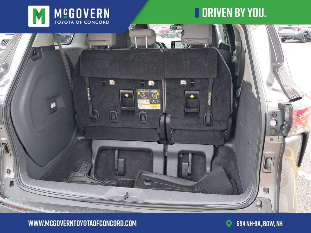 Used 2022 Toyota Sienna XLE w/ XLE Plus Package image 10