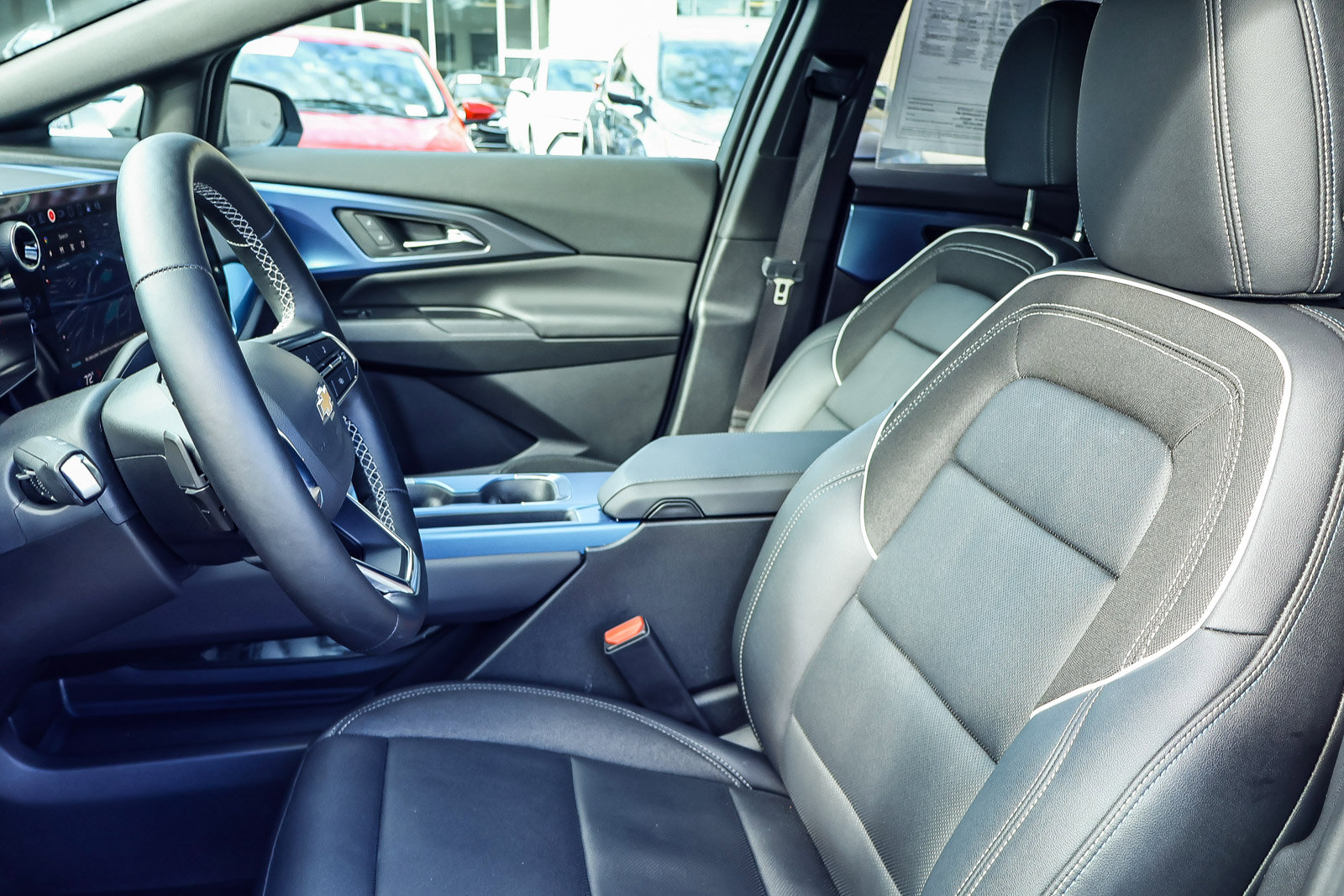 Used 2025 Chevrolet Equinox EV LT w/ Convenience Package II image 15