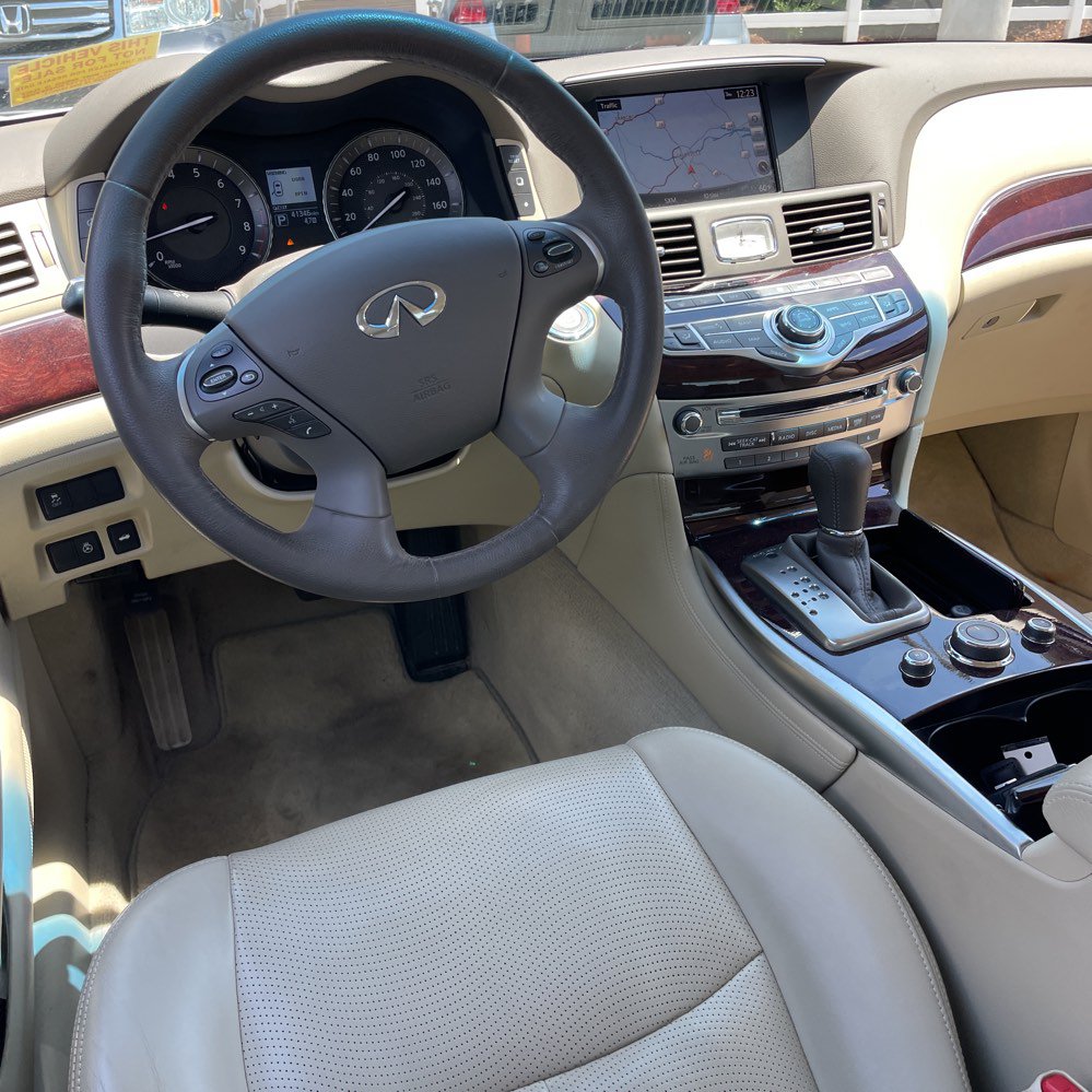 Used 2019 INFINITI Q70 Luxe AWD/4WD image 7