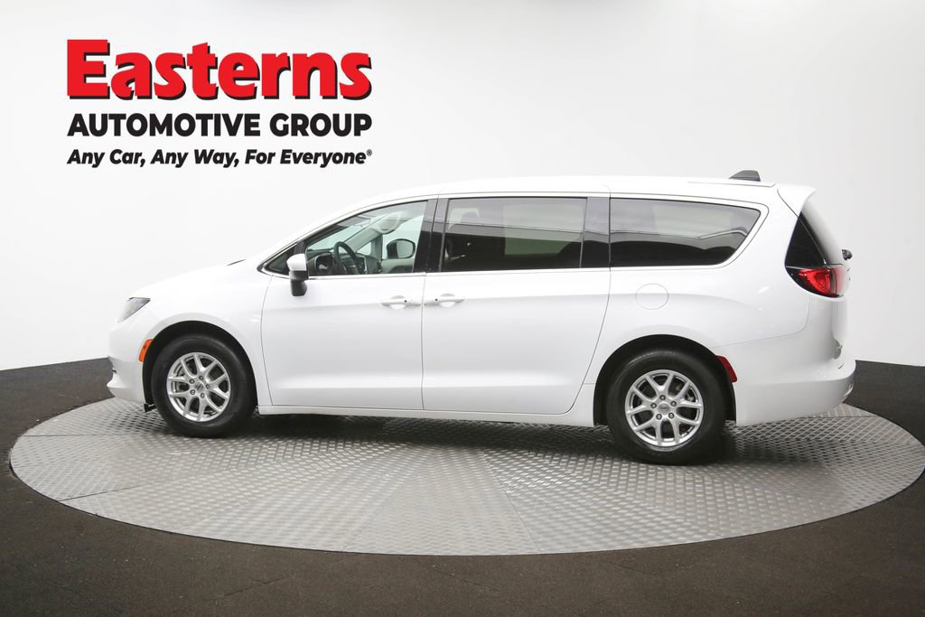 Used 2022 Chrysler Voyager LX image 58