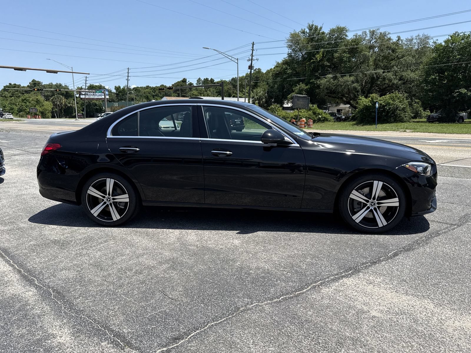 Used 2025 Mercedes-Benz C 300 Sedan image 6