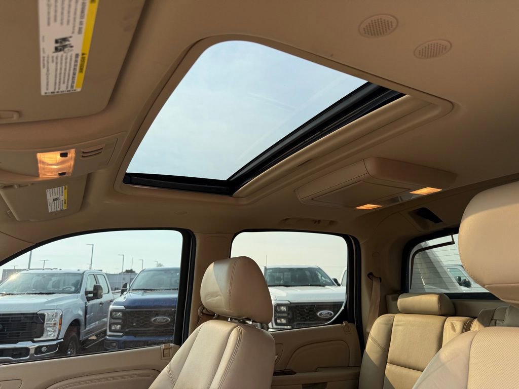 Used 2010 Cadillac Escalade EXT Premium image 6