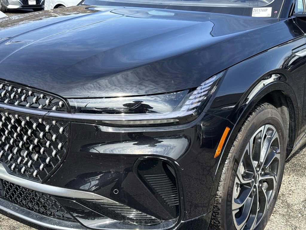 Used 2025 Lincoln Nautilus Reserve image 8