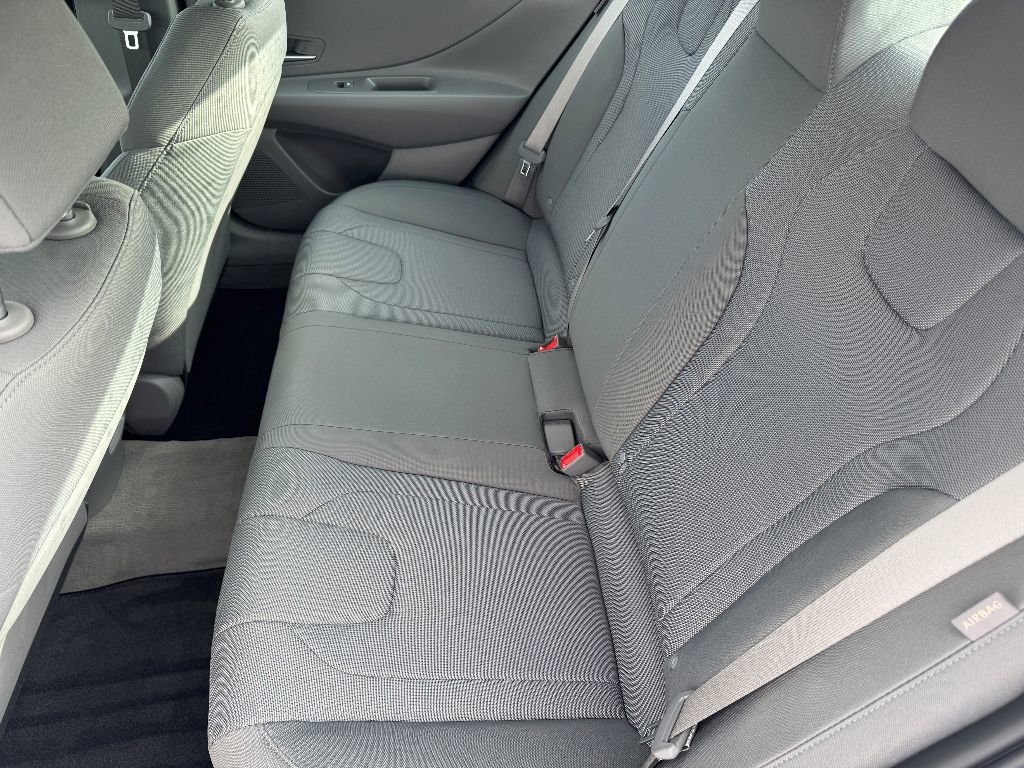 Used 2025 Hyundai Elantra SE image 12