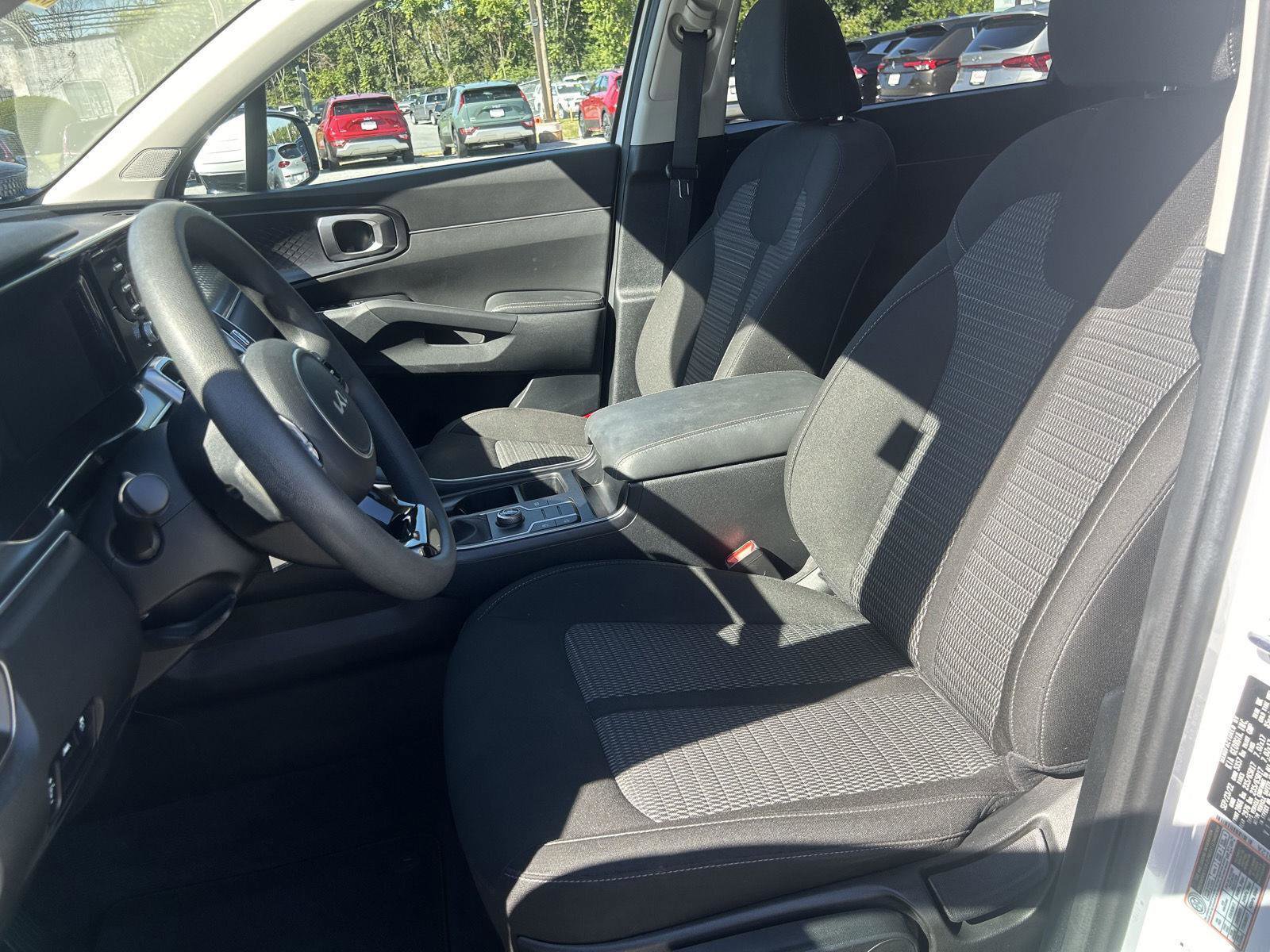 Used 2022 Kia Sorento LX image 11