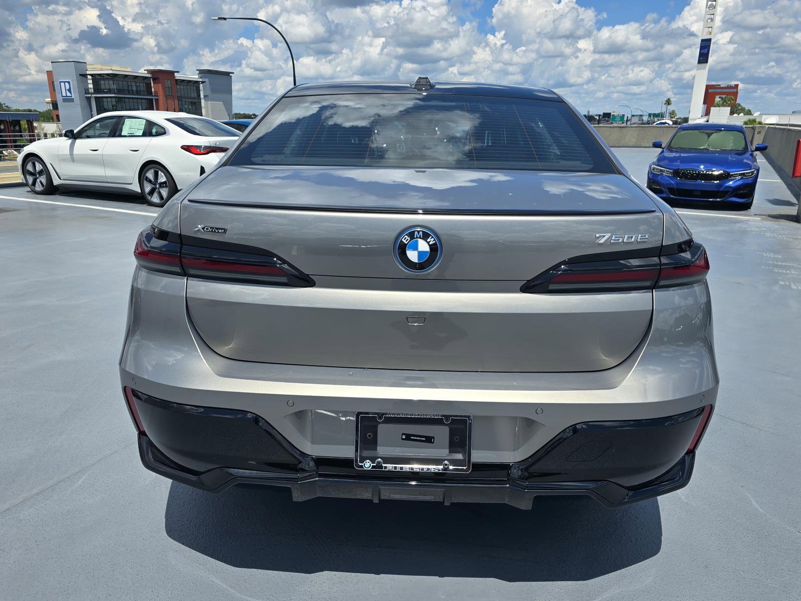 New 2025 BMW 750e xDrive w/ Premium Package image 4