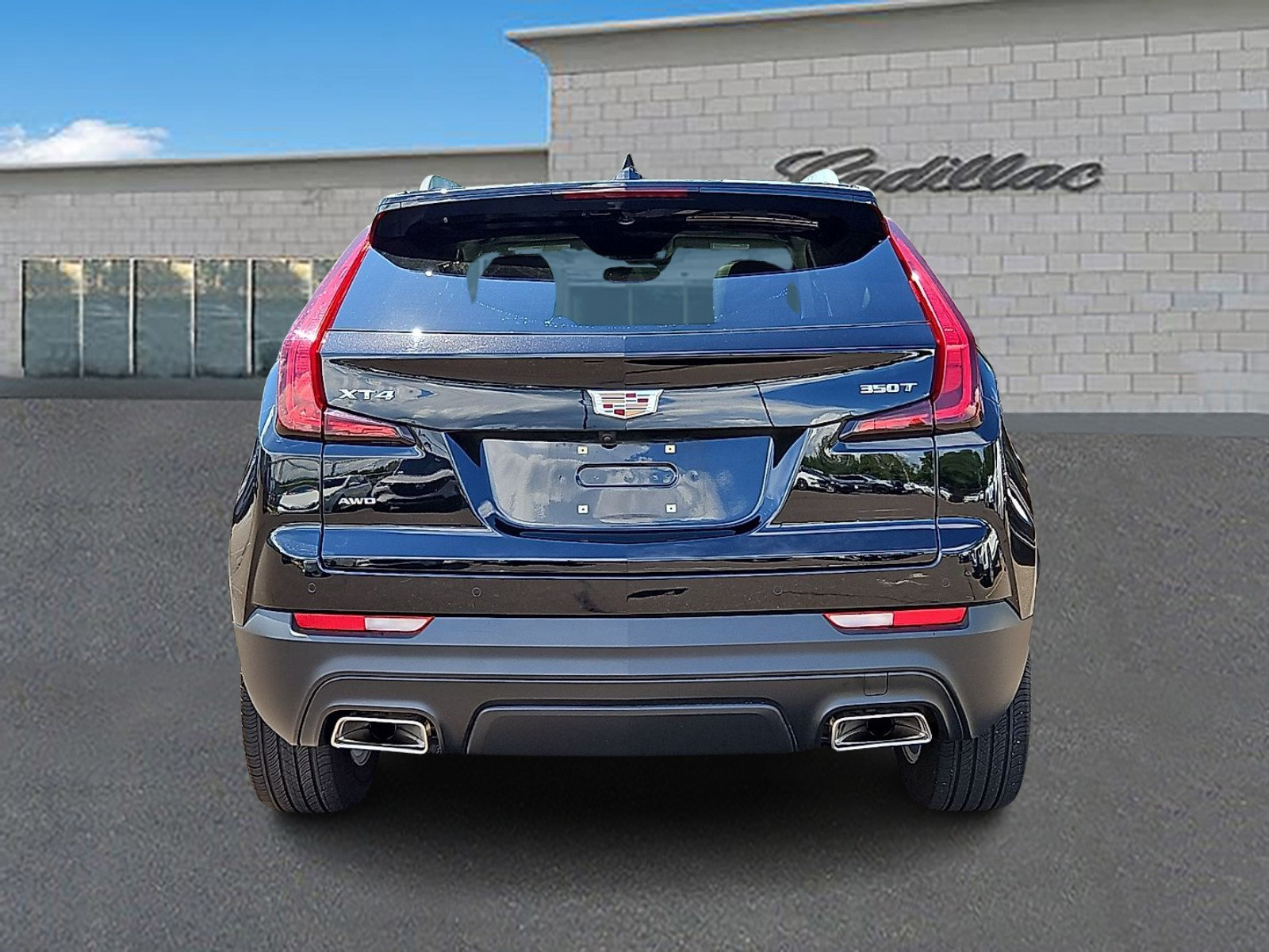 Certified 2023 Cadillac XT4 Luxury w/ Cold Weather Package AWD/4WD image 5