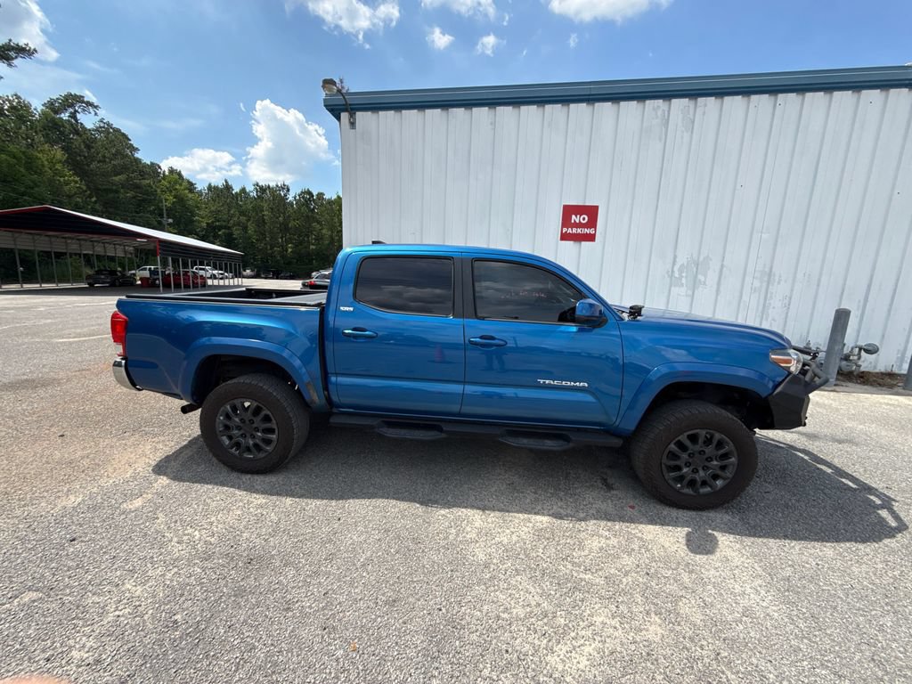 Used 2017 Toyota Tacoma SR5 AWD/4WD image 9