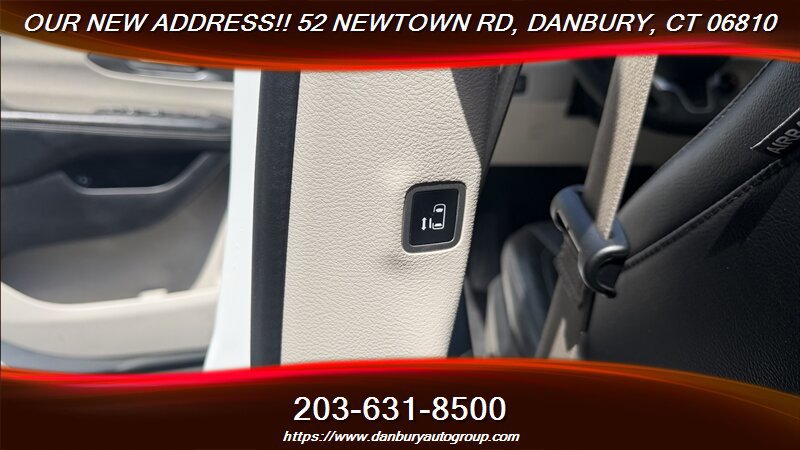 Used 2022 Chrysler Pacifica Touring-L FWD image 19