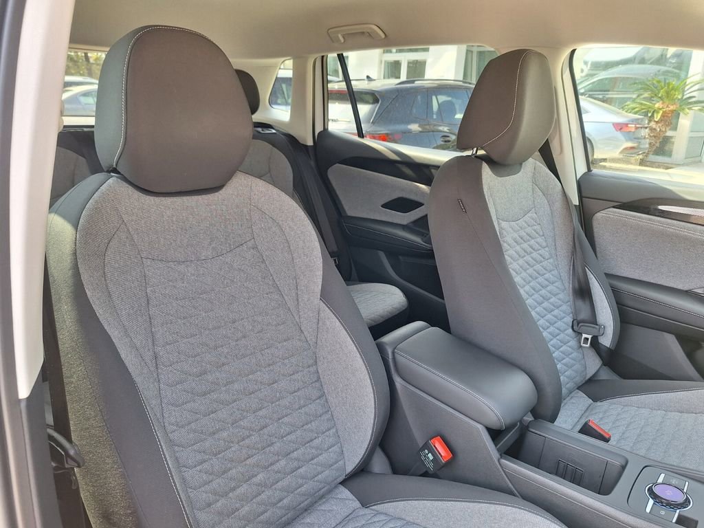 Used 2025 Volkswagen Tiguan S image 27