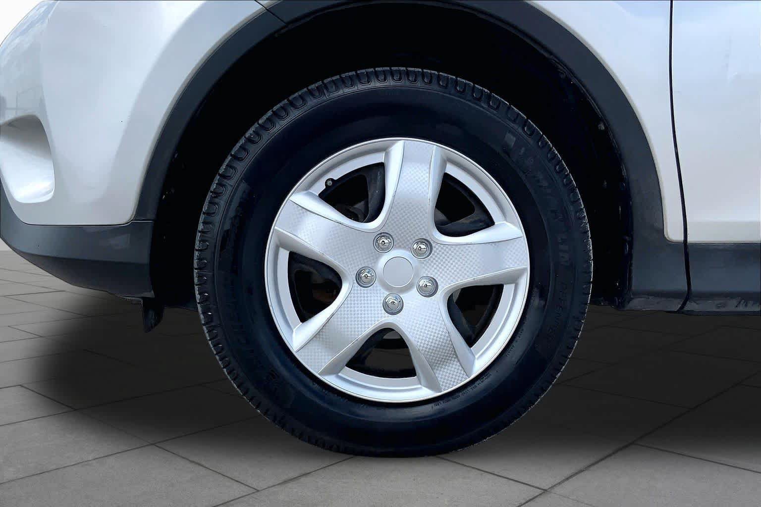 Used 2015 Toyota RAV4 LE FWD image 11
