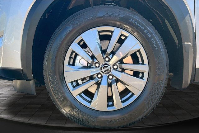 Used 2025 Nissan Pathfinder SV AWD/4WD image 32