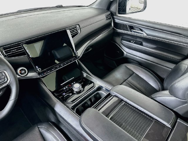 Used 2023 Jeep Wagoneer 4WD w/ Premium Group I image 26