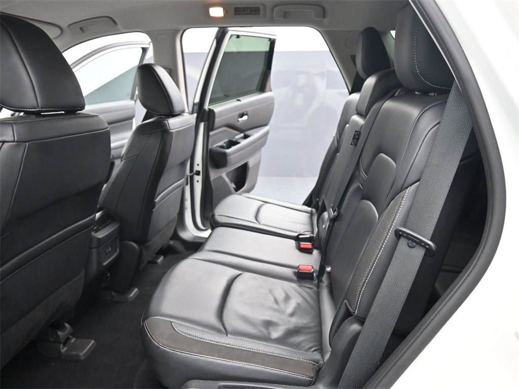 Used 2022 Nissan Pathfinder SL image 14