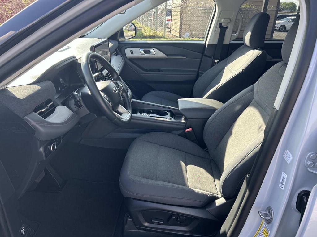 Used 2025 Ford Explorer Active image 22