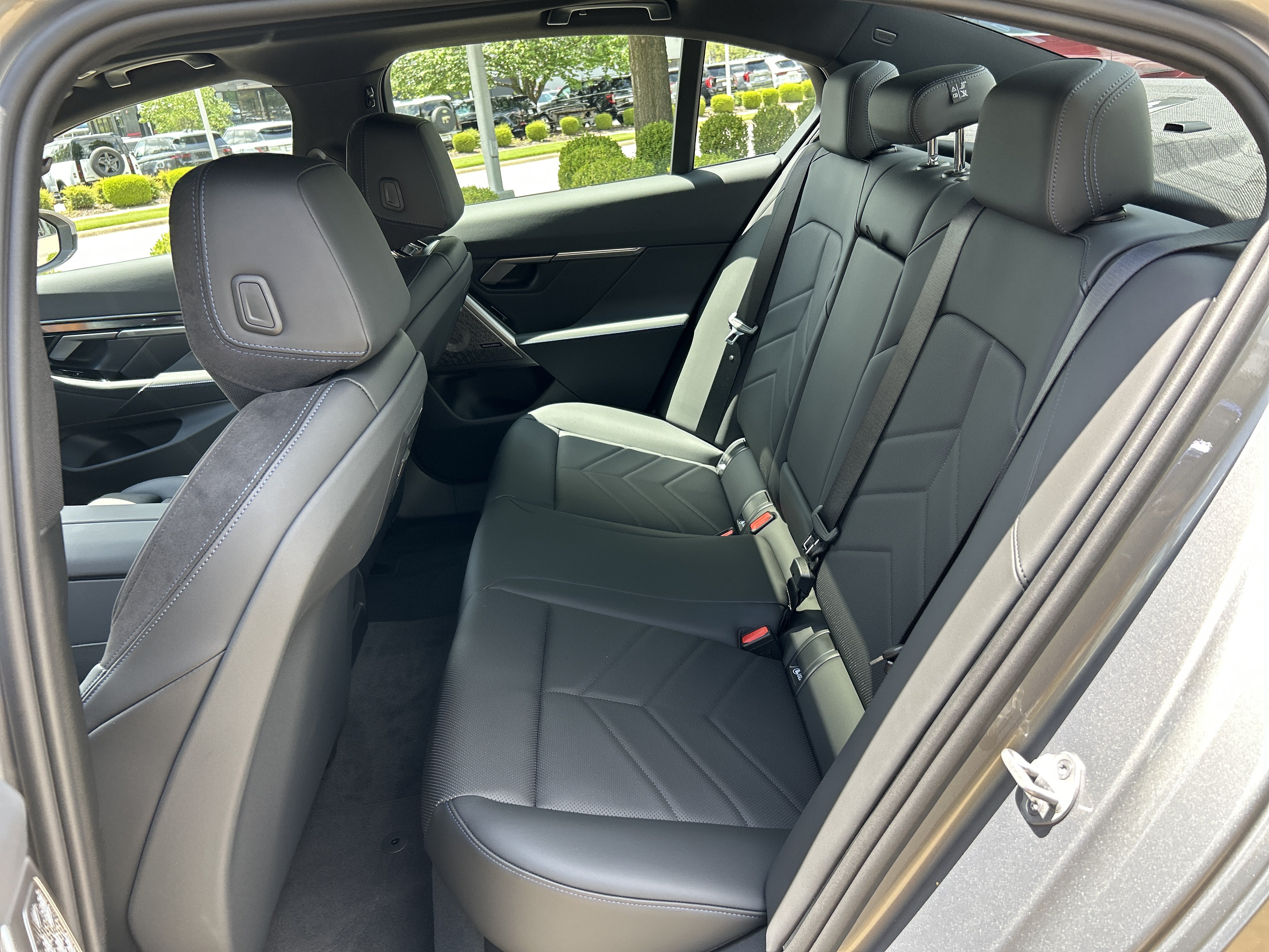 New 2026 BMW 550e xDrive AWD/4WD image 19